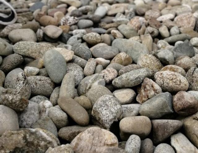 Галька речная пестрая (20-40 мм.)  купить в Старом Осколе от производителя, без посредников