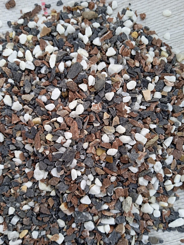 Kamenclub.ru: Мраморная крошка (щебень крошка микс: белый-зеленый-розовый) фр. 3-5 мм.  купить в Старом Осколе мрамор белый, зеленый, розовый мраморная декоративная крошка каменная 12000 руб/т   фото КАМЕНЬ КЛУБ