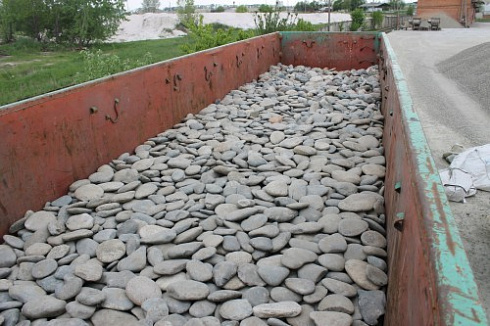 Kamenclub.ru: Галька речная плоская (ассорти) фр. 100-200-300 мм. купить  в Старом Осколе галька плоская разноцветная серый белый темно-серый синий речная галька ландшафтная 8000 руб/т   фото КАМЕНЬ КЛУБ