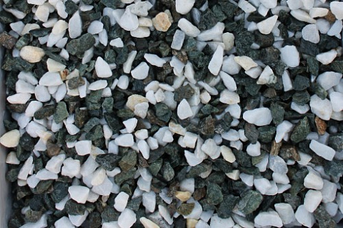 Kamenclub.ru: Мраморная крошка (щебень крошка микс: белый-зеленый-розовый) фр. 3-5 мм.  купить в Старом Осколе мрамор белый, зеленый, розовый мраморная декоративная крошка каменная 12000 руб/т   фото КАМЕНЬ КЛУБ