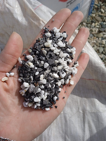 Kamenclub.ru: Мраморная крошка (щебень крошка микс: белый-зеленый-розовый) фр. 3-5 мм.  купить в Старом Осколе мрамор белый, зеленый, розовый мраморная декоративная крошка каменная 12000 руб/т   фото КАМЕНЬ КЛУБ