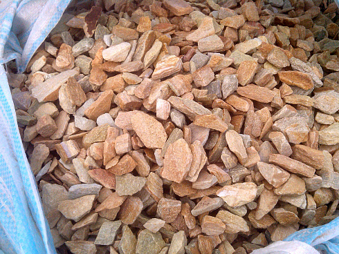 Kamenclub.ru: Щебень крошка желтый (ЗЛАТОЛИТ) фр. 20-40 мм.  купить в Старом Осколе златолит бежевый, золотистый, желтый декоративная каменная крошка 10800 руб/т   фото КАМЕНЬ КЛУБ