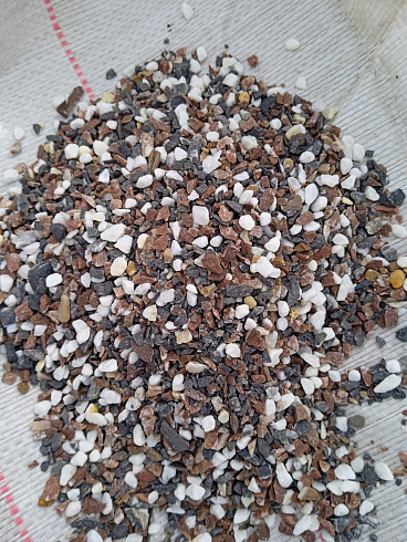 Kamenclub.ru: Мраморная крошка (щебень крошка микс: белый-зеленый-розовый) фр. 3-5 мм.  купить в Старом Осколе мрамор белый, зеленый, розовый мраморная декоративная крошка каменная 12000 руб/т   фото КАМЕНЬ КЛУБ