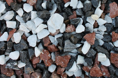 Kamenclub.ru: Мраморная крошка (щебень крошка микс: белый-зеленый-розовый) фр. 3-5 мм.  купить в Старом Осколе мрамор белый, зеленый, розовый мраморная декоративная крошка каменная 12000 руб/т   фото КАМЕНЬ КЛУБ