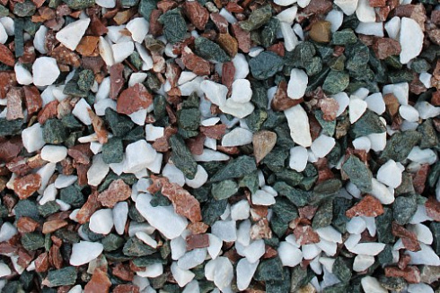 Kamenclub.ru: Мраморная крошка (щебень крошка микс: белый-зеленый-розовый) фр. 3-5 мм.  купить в Старом Осколе мрамор белый, зеленый, розовый мраморная декоративная крошка каменная 12000 руб/т   фото КАМЕНЬ КЛУБ